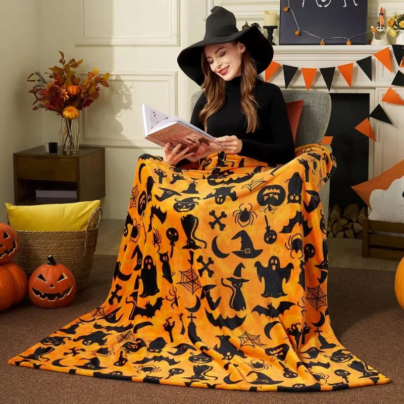 Halloween Throw Blanket - Soft Pumpkin & Bat Flannel Blanket for Bed, Sofa & Decor